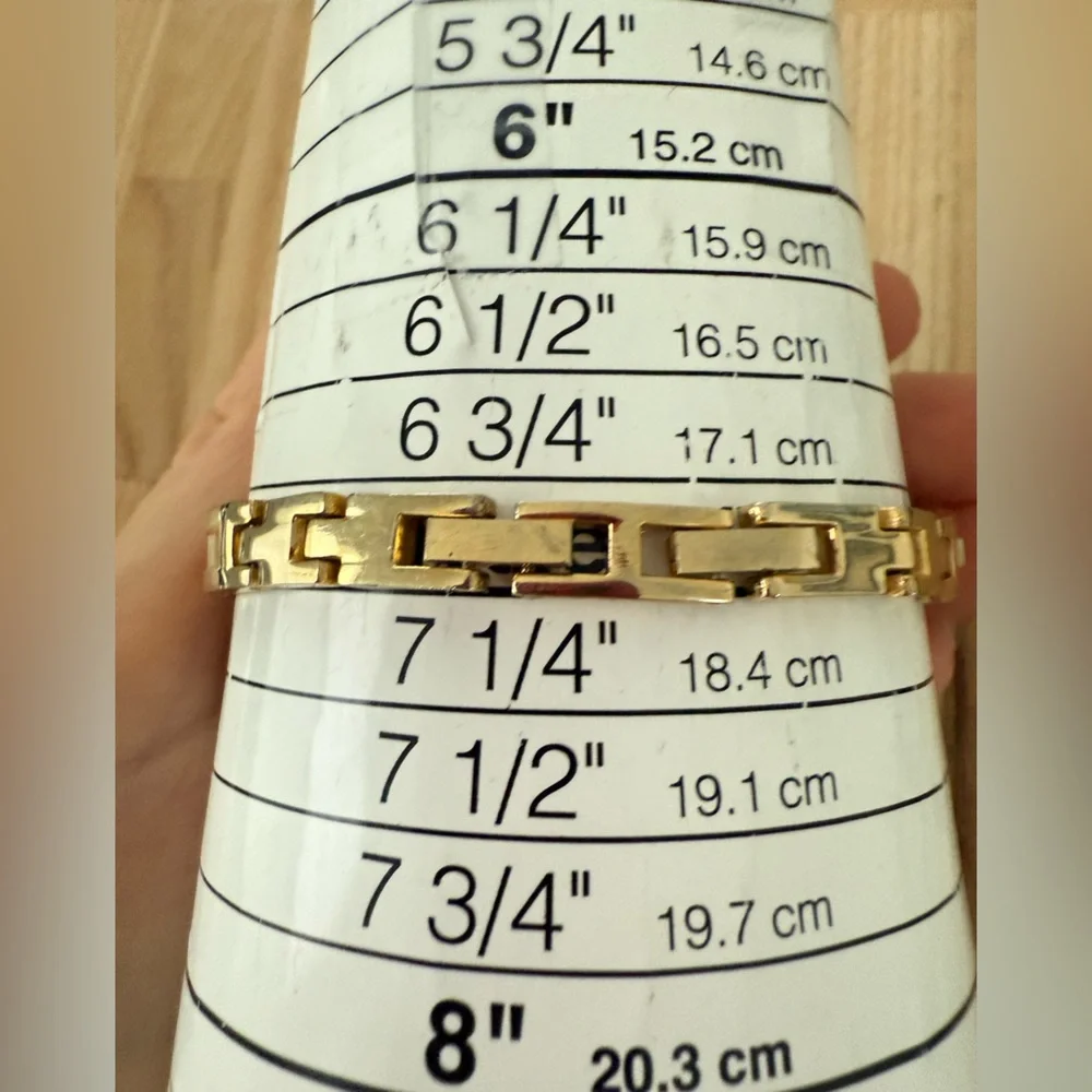 Rumours ladies gold tone watch NEW BATTERY
